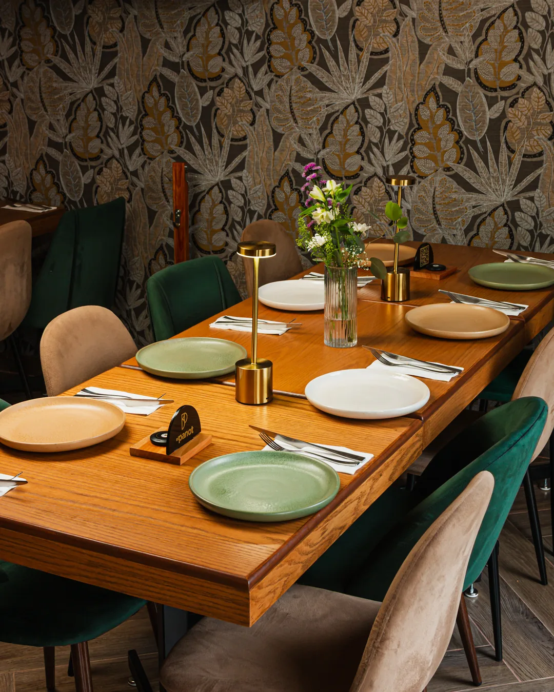 Mesa montada en el salón privado de El Panot